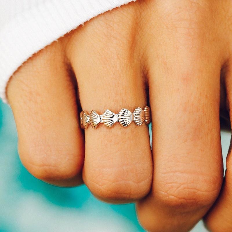 Pura Vida Clam Shell Band Ring